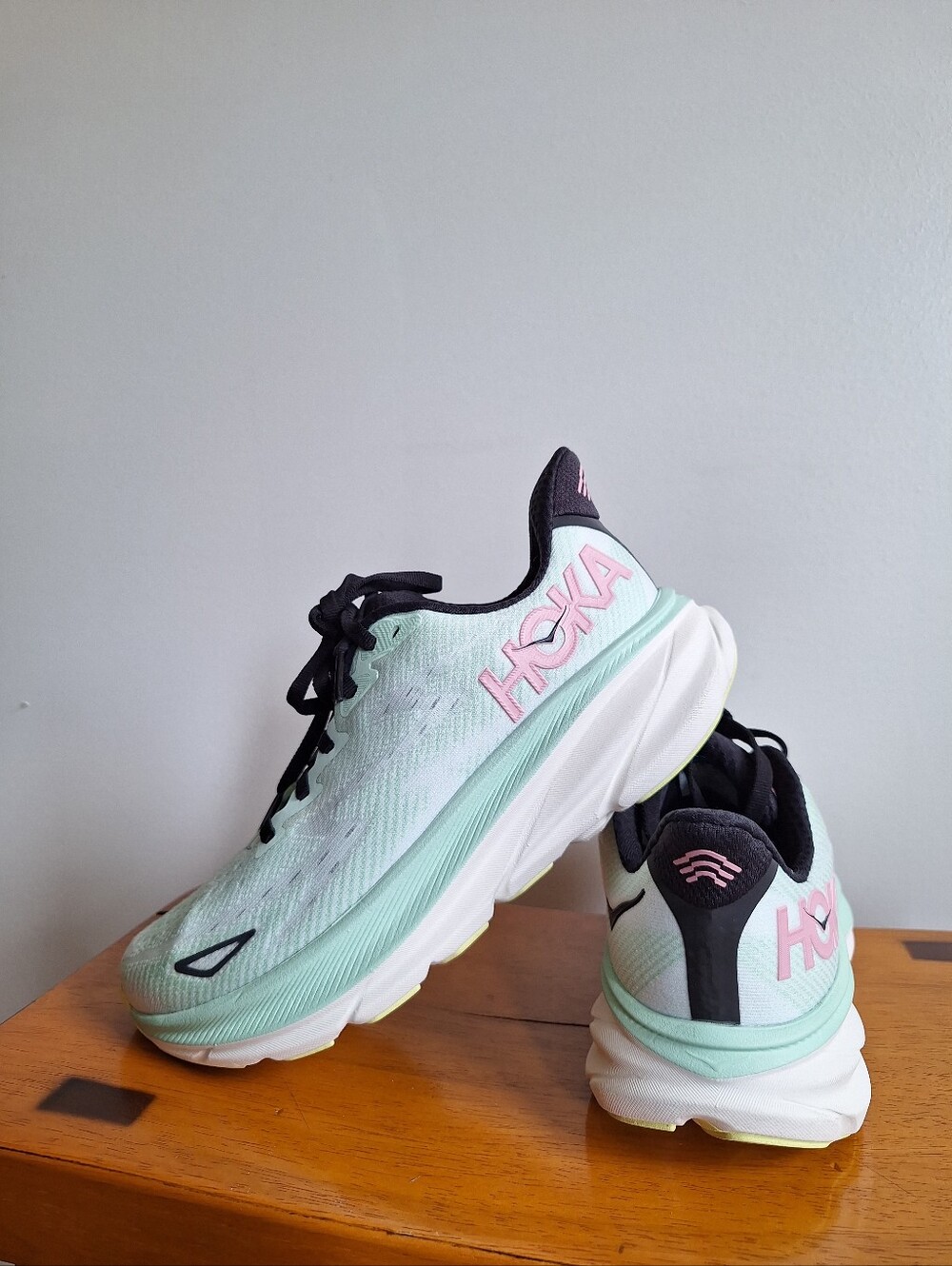 Hoka  Clifton 9 Women's Mint Fluorite with Snow Melt white Size 7B - Picture 11 of 12